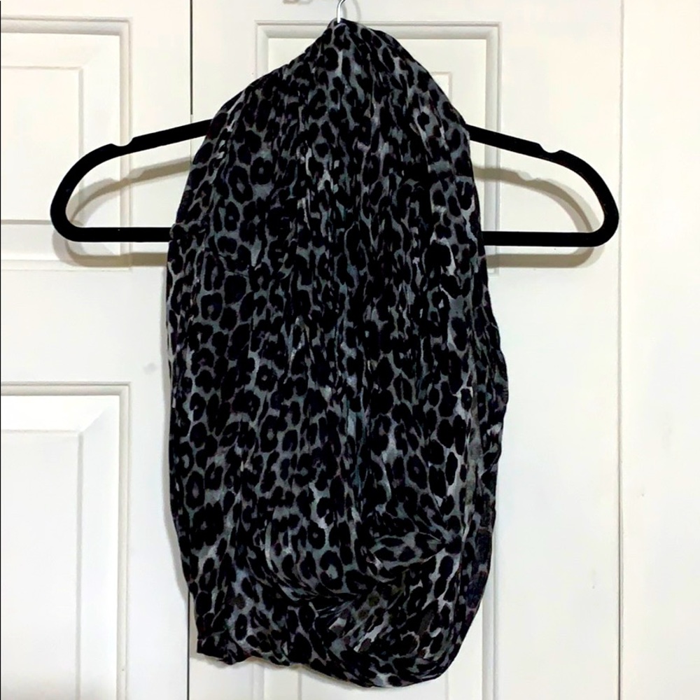 EXPRESS Leopard infinity Scarf